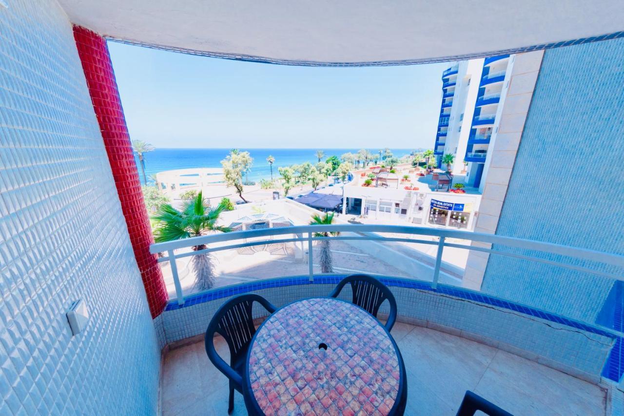 Royal Beach Front Apartments Нетания Экстерьер фото