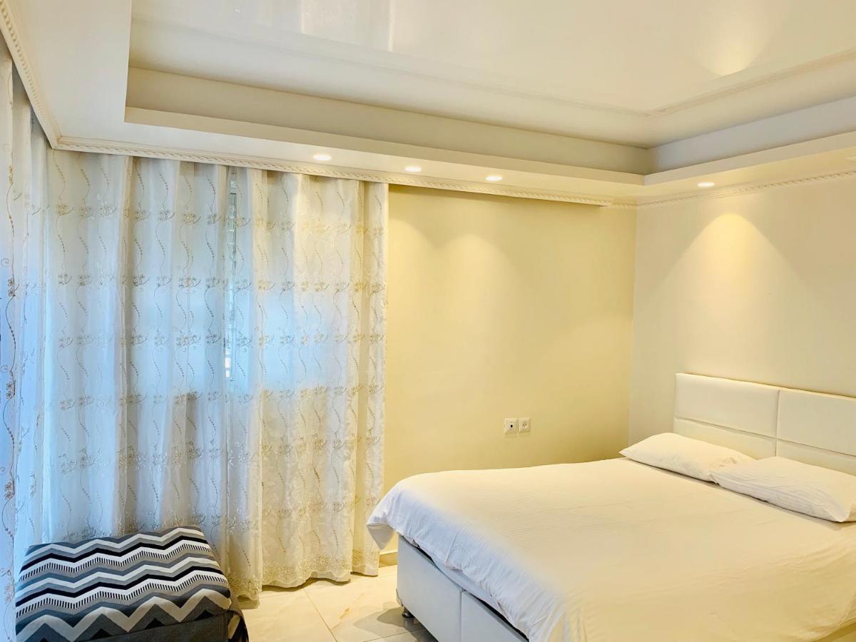 Royal Beach Front Apartments Нетания Экстерьер фото